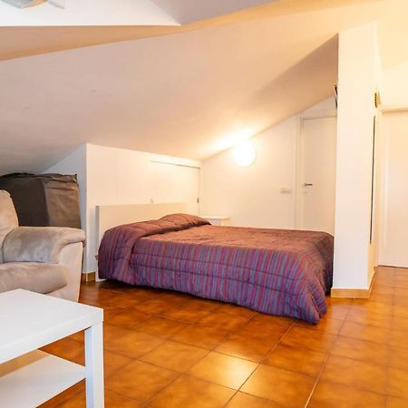 ヴァラッツェCasa Alejandroアパートメント エクステリア 写真