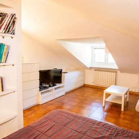 ヴァラッツェCasa Alejandroアパートメント エクステリア 写真