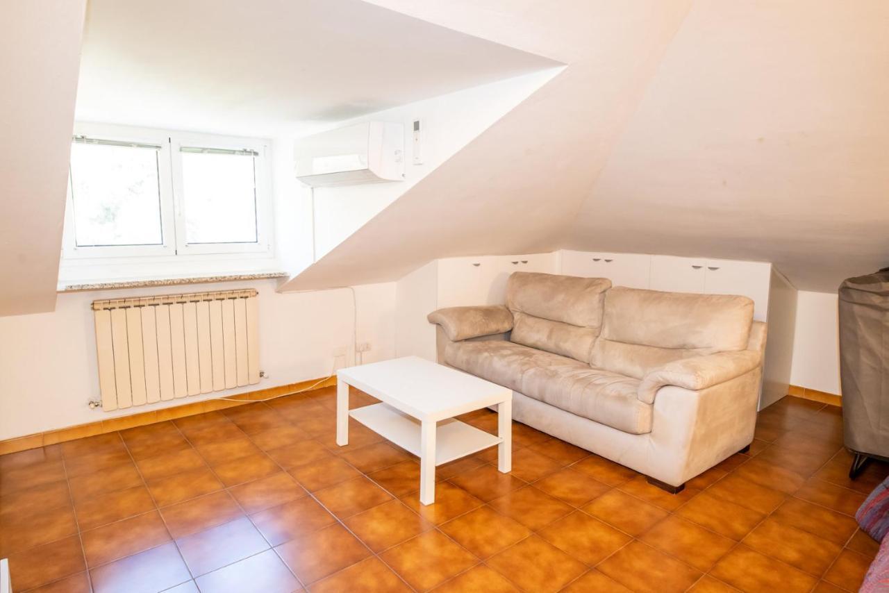 ヴァラッツェCasa Alejandroアパートメント エクステリア 写真