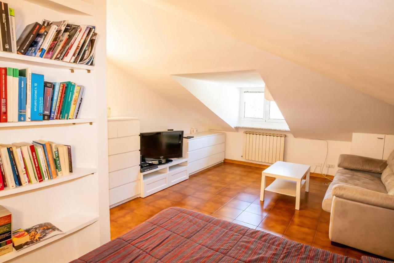 ヴァラッツェCasa Alejandroアパートメント エクステリア 写真