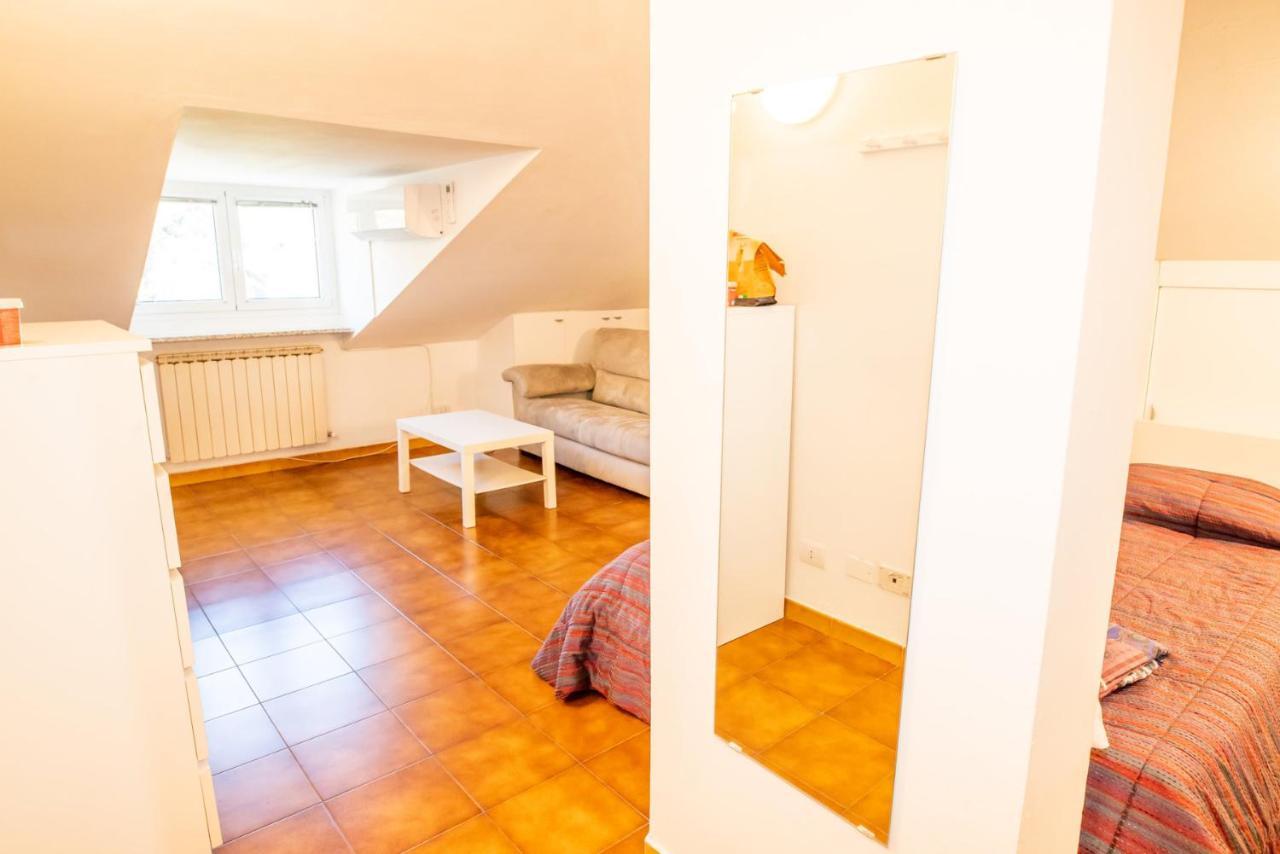 ヴァラッツェCasa Alejandroアパートメント エクステリア 写真