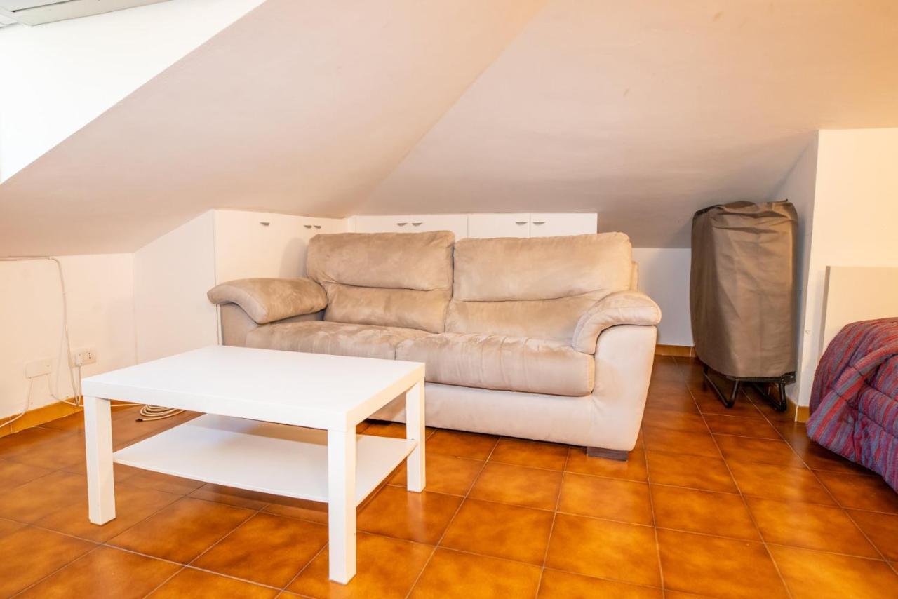ヴァラッツェCasa Alejandroアパートメント エクステリア 写真