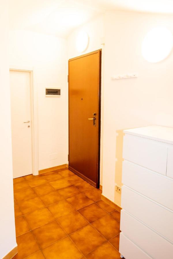ヴァラッツェCasa Alejandroアパートメント エクステリア 写真