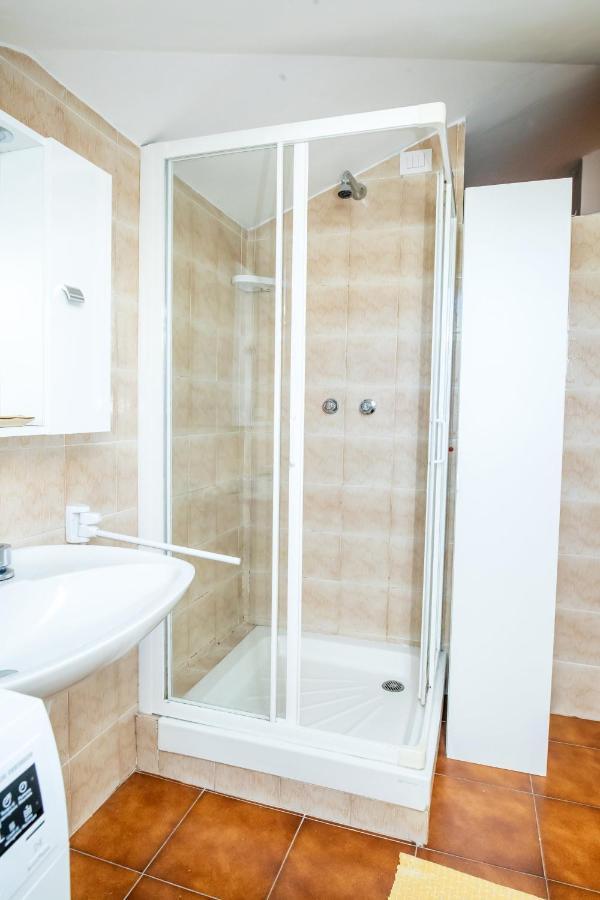 ヴァラッツェCasa Alejandroアパートメント エクステリア 写真