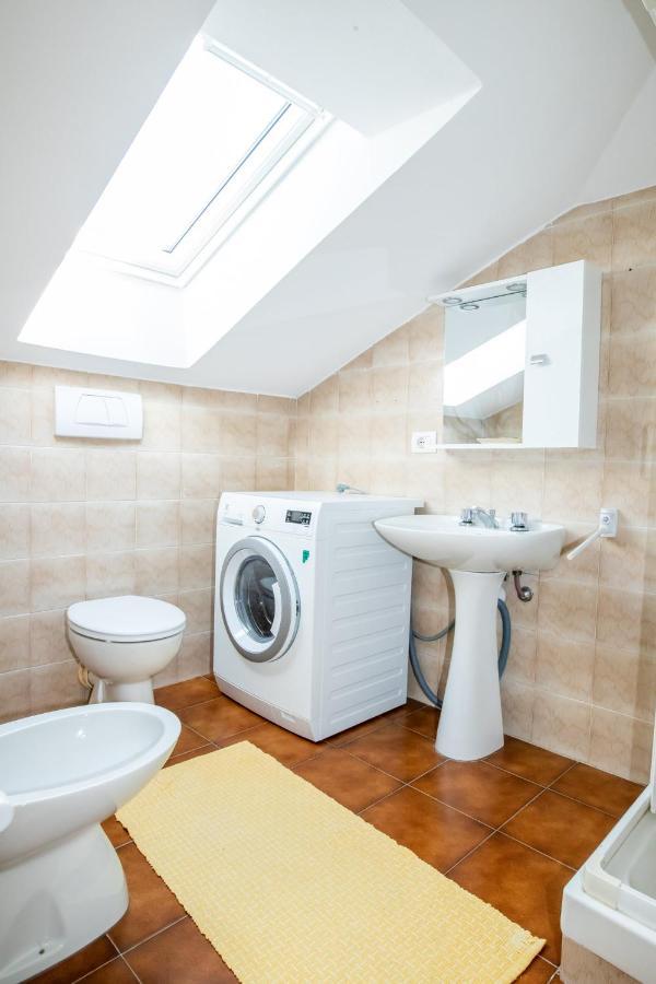 ヴァラッツェCasa Alejandroアパートメント エクステリア 写真